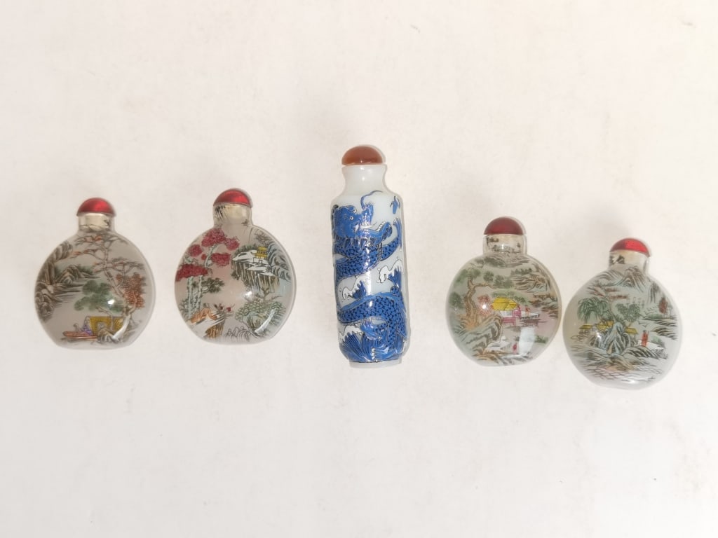 Group of Chinese Reverse Painted and Peking Glass Snuff Bottle (1 of 8)