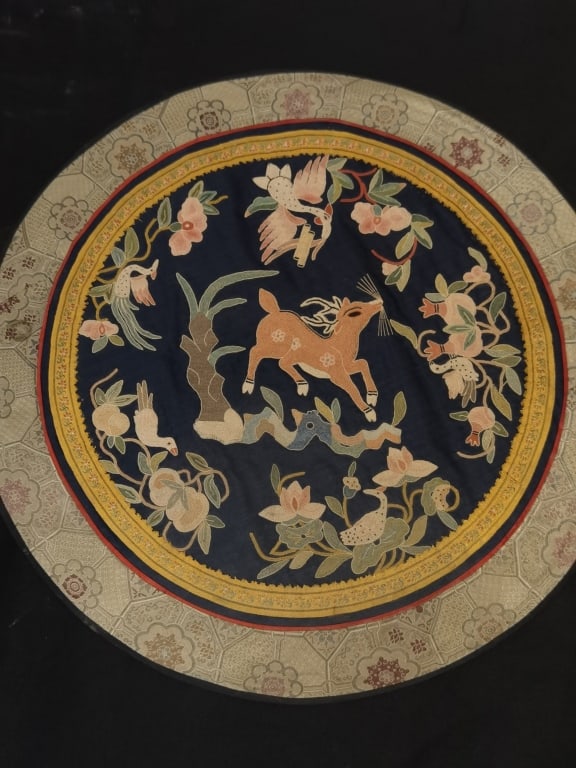 19-20th C. Chinese "Fu Lu Shou" DaZi Embroidery: 19-20th C. Chinese "Fu Lu Shou" DaZi Embroidery, 16.75in