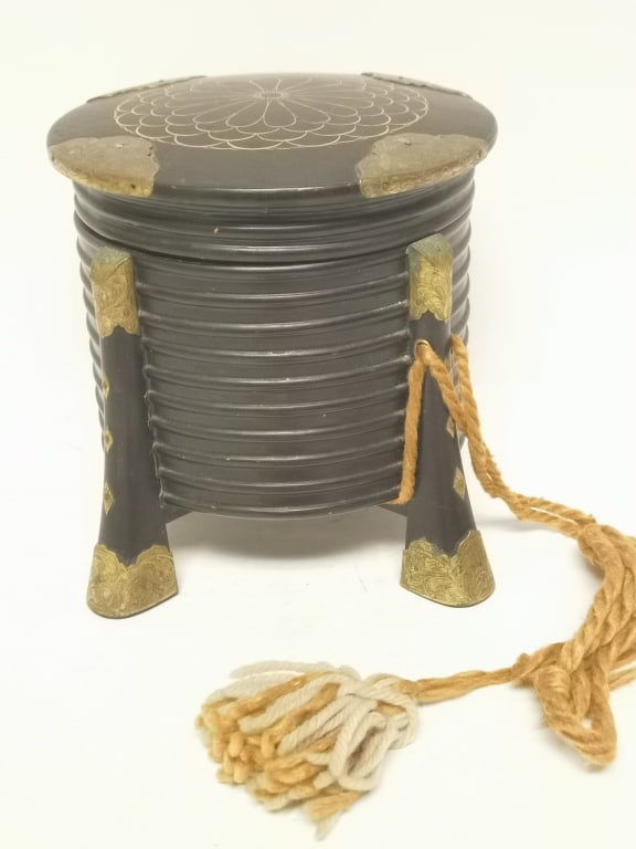 19th C. Japanese Maki-e Footed Box (1 of 8)