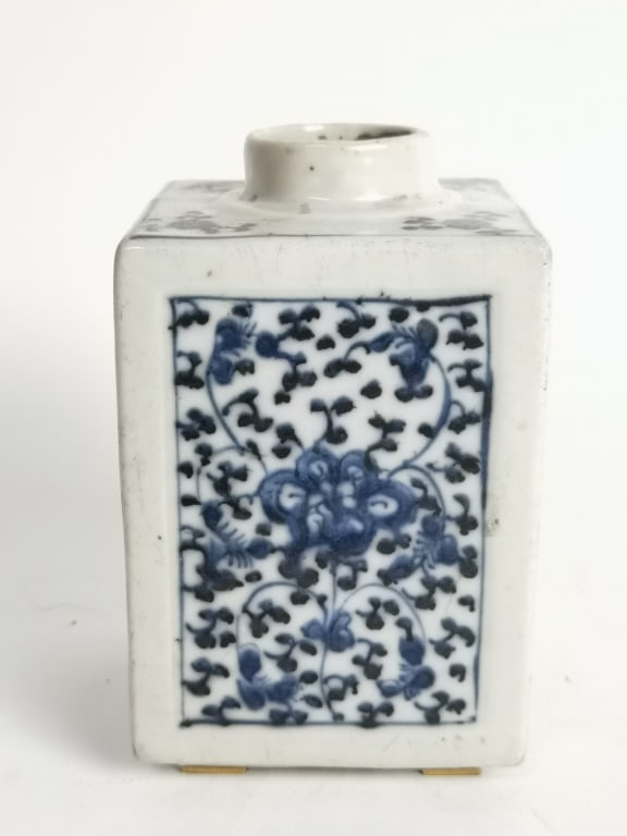 Mid-Qing Chinese Porcelain B&W Lotus Vine Tea Caddy (1 of 4)