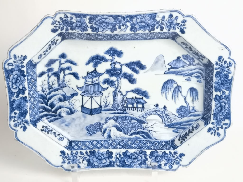Qing Chinese Export Porcelain B&W Lobed Plate (1 of 7)