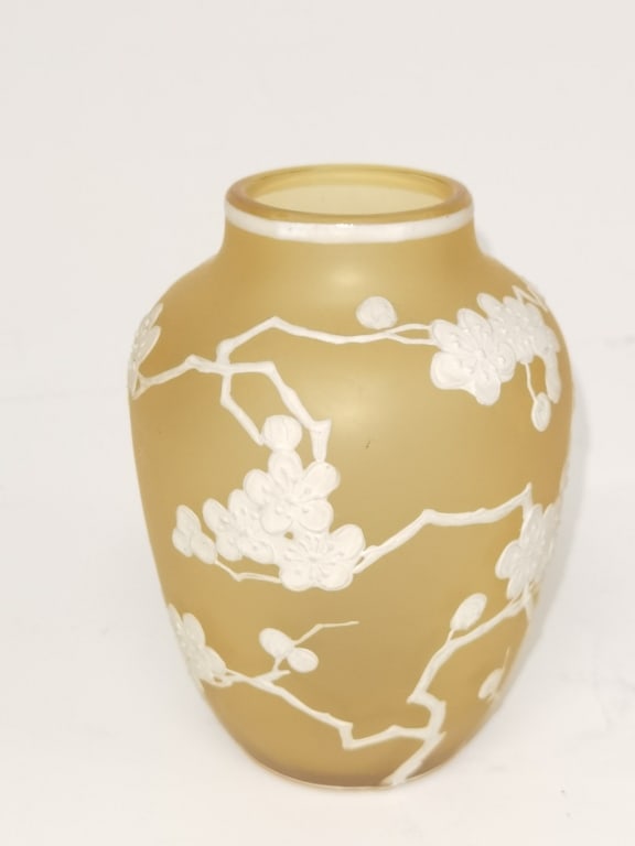 Thomas Webb Style Cameo Yellow Glass Vase: Thomas Webb Style Cameo Yellow Glass Vase, 5.25in