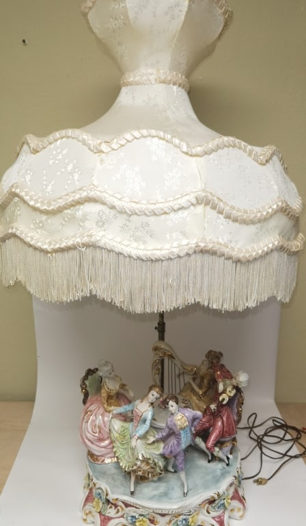 Capodimonte Style Porcelain Figure Table Lamp (1 of 6)