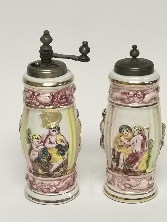 (2) Capodimonte Porcelain Salt and Pepper Shakers: (2) Capodimonte Porcelain Salt and Pepper Shakers, 7in