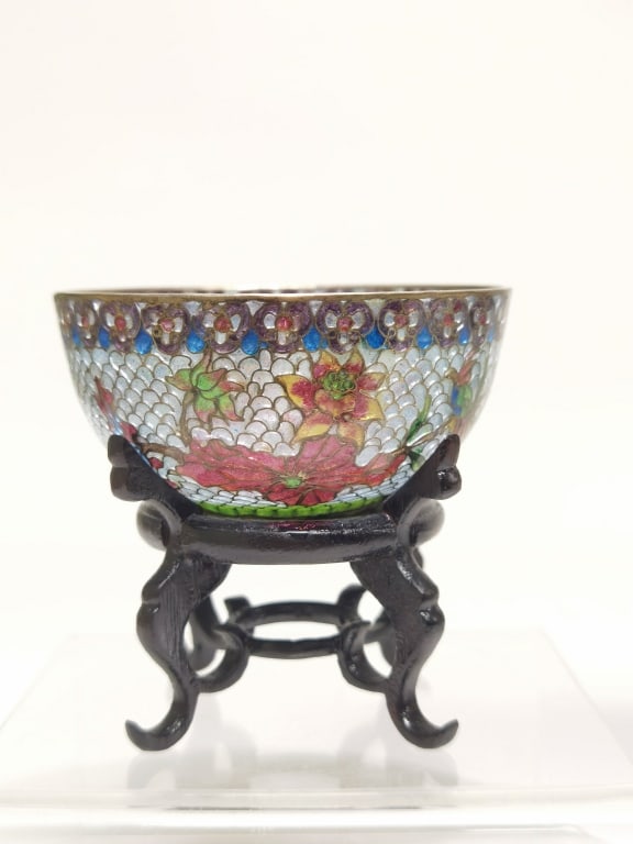 Chinese Cloisonne Peking Glass Tea Cup: Chinese Cloisonne Peking Glass Tea Cup, 3in