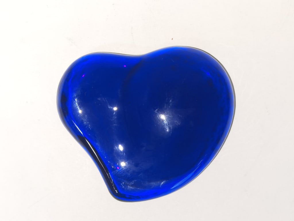 Tiffany & Co. Cobalt Blue Glass Paperweight: Tiffany & Co. Cobalt Blue Glass Paperweight, 4 1/8in