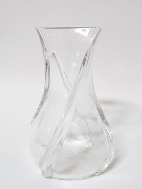 Baccarat France Crystal Vase: Baccarat France Crystal Vase, 8 1/8in