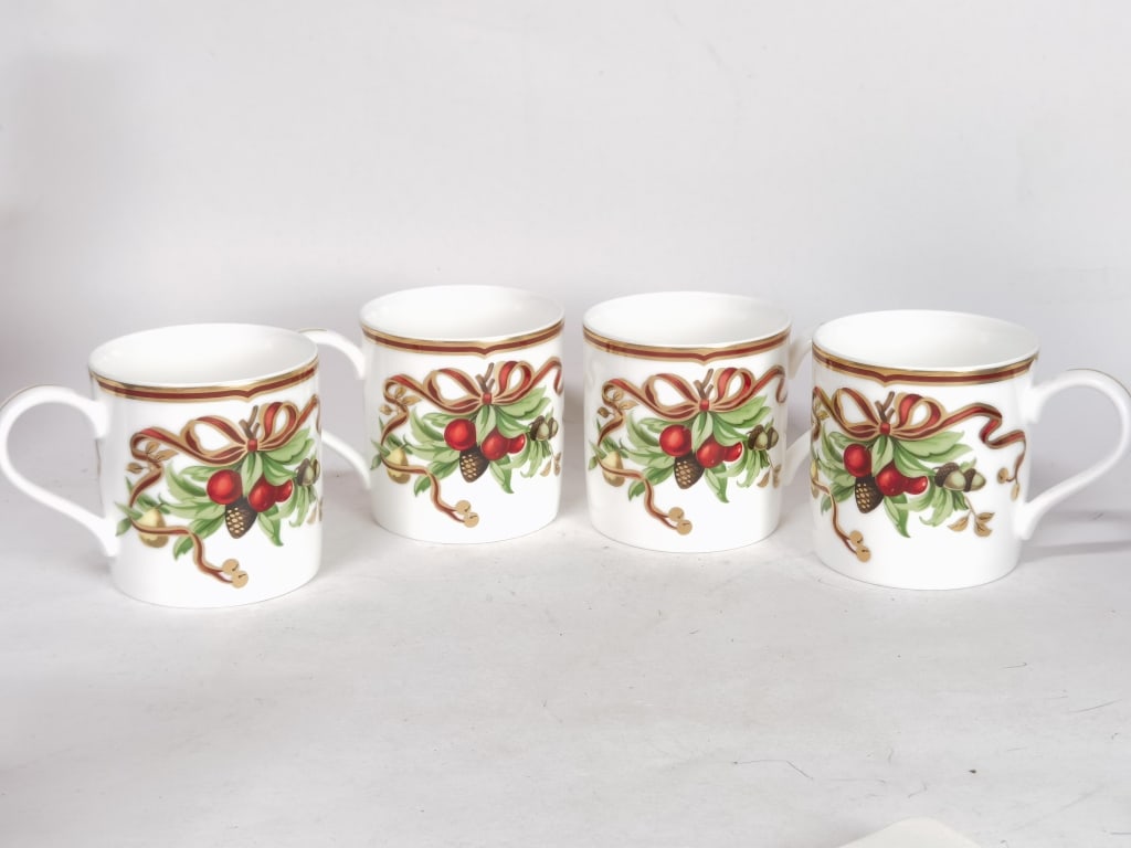 (4) Tiffany & Co Christmas Garland Porcelain Mugs: (4) Tiffany & Co Christmas Garland Porcelain Mugs, 3.5in by 4.75in