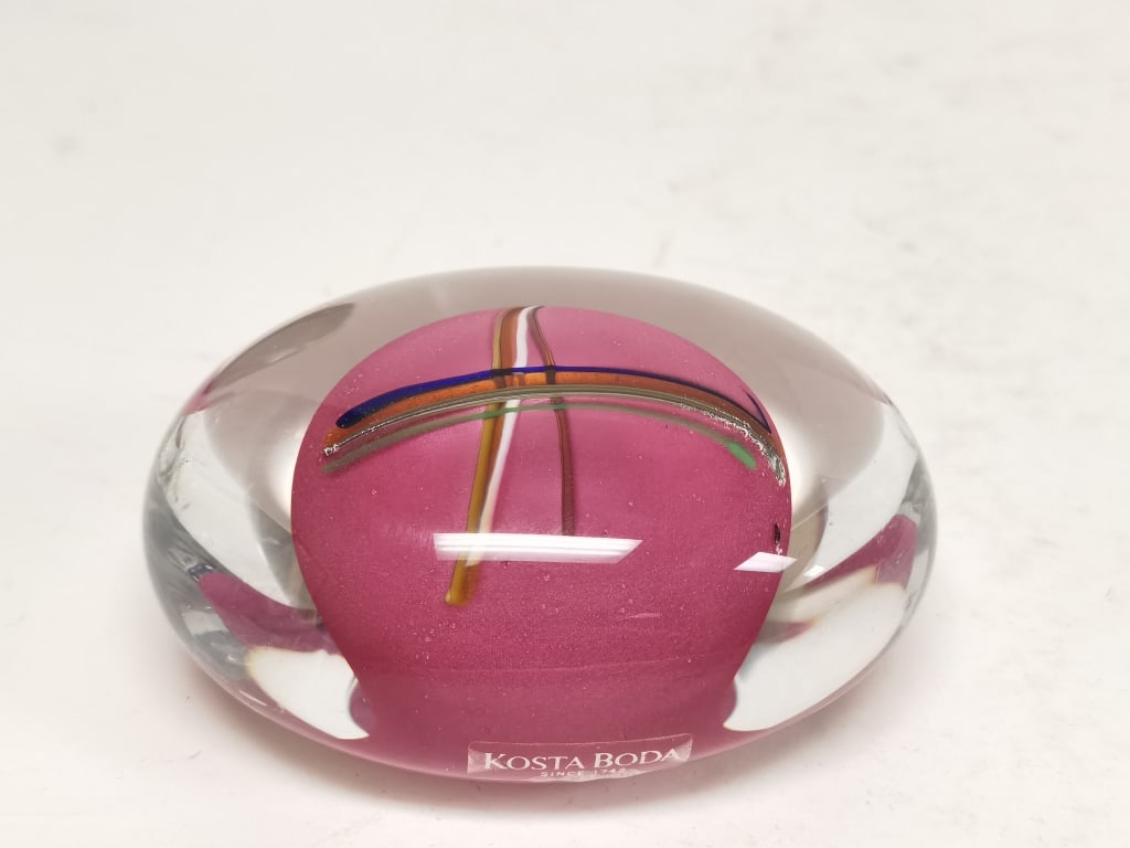 Kosta Boda Atelje B. Valhen Art Glass Paperweight: Kosta Boda Atelje B. Valhen 305859003 Art Glass Paperweight, 3 1/8in by 2.5in by 1.5in
