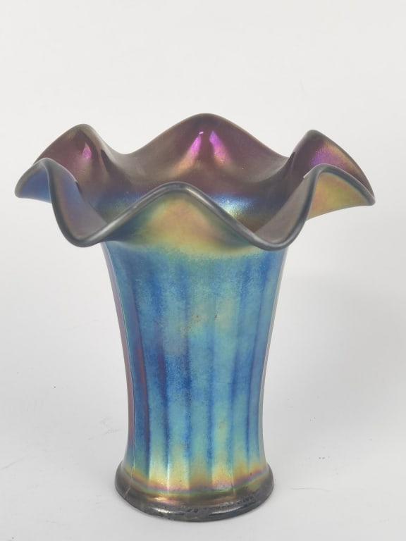 Vintage Ribbed Carnival Ruffle Glass Vase: Vintage Ribbed Carnival Ruffle Glass Vase, 5.75in