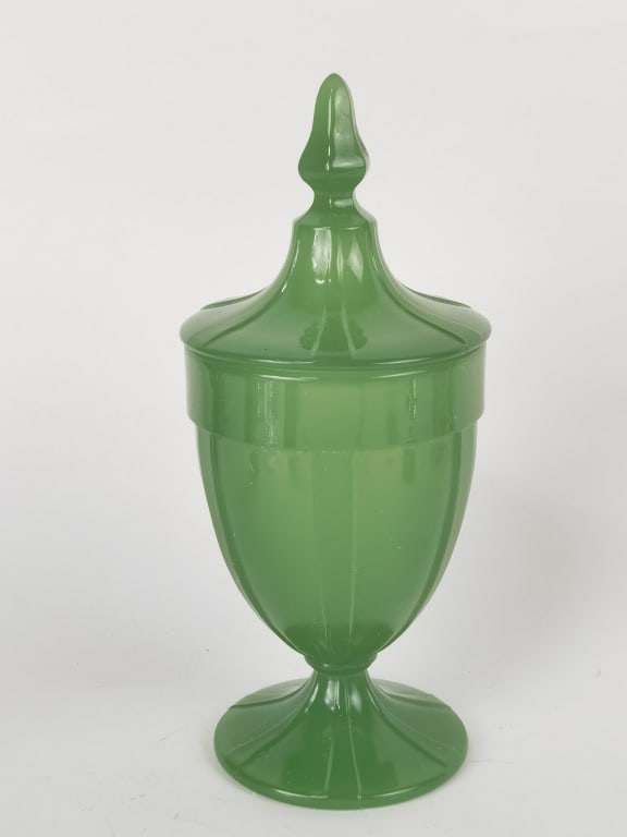 Vintage Northwood Colonial Opaque Jadeite Green Apothecary Jar: Vintage Northwood Colonial Opaque Jadeite Green Apothecary Jar, 10.5in