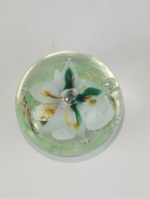 1985 John Barber White Flower Art Glass Paperweight