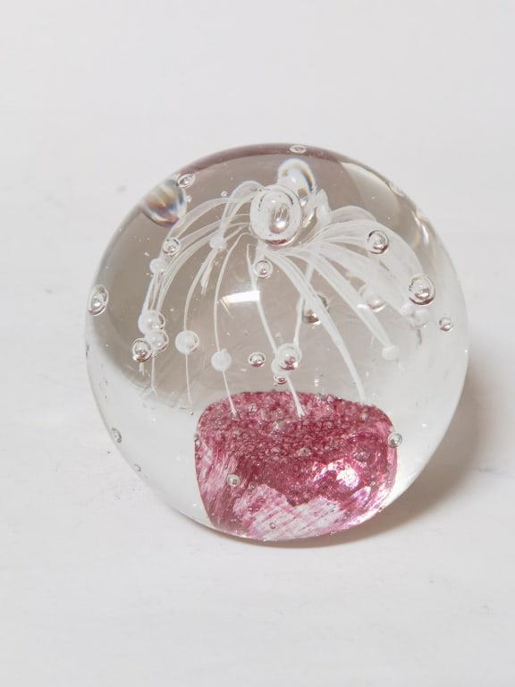 Vintage Art Glass Swirl Paperweight: Vintage Art Glass Swirl Paperweight, 3 1/8in