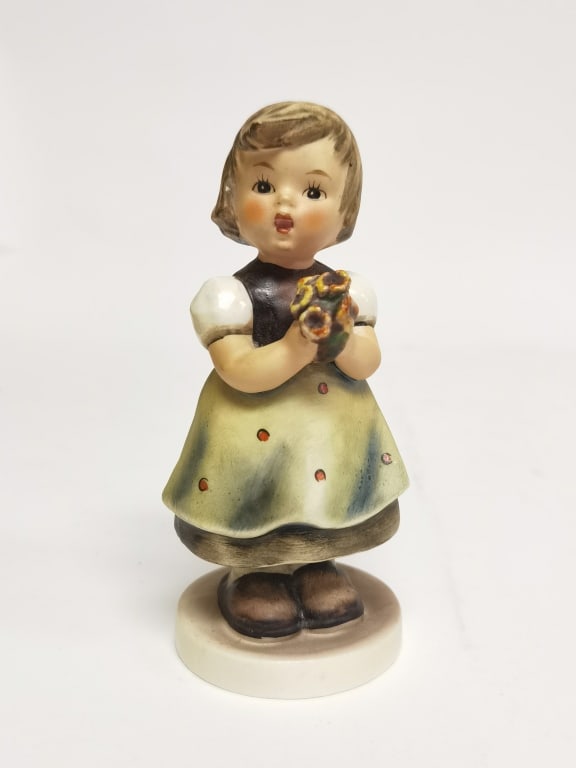 Goebel Hummel Porcelain Figurine: Goebel Hummel Porcelain Figurine, 5in