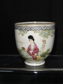 Qing Chinese Porcelain Famille Rose Egg Shell Cup