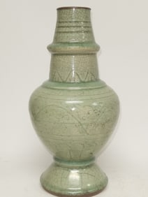 Early Ming Chinese Porcelain Longquan Glaze Vase