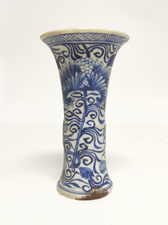 Qing Chinese Export Porcelain B&W Gu Vase, Vungtau (1 of 5)