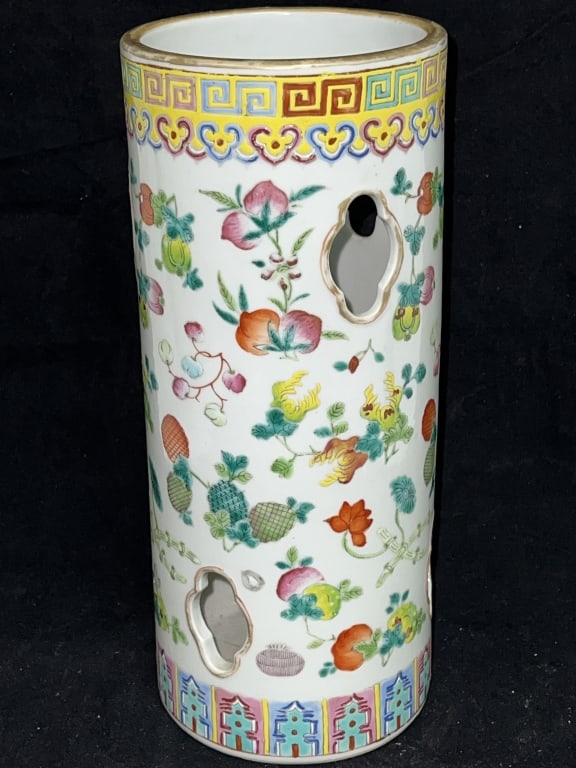 Qing Chinese Porcelain Famille Rose Hat Stand: Qing Chinese Porcelain Famille Rose Hat Stand, 11.75in