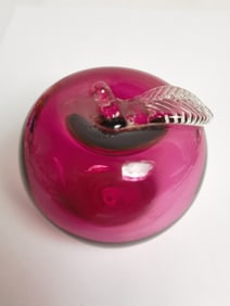 Rossi Glass Canada Glass Apple Paperweight