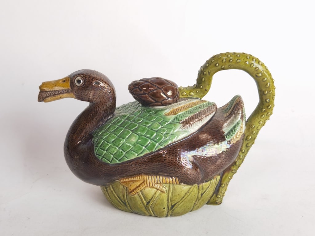 Kangxi Chinese Porcelain Paste Glaze Sancai Duck T: Kangxi Chinese Porcelain Paste Glaze Sancai Duck Teapot, 5in by 7in