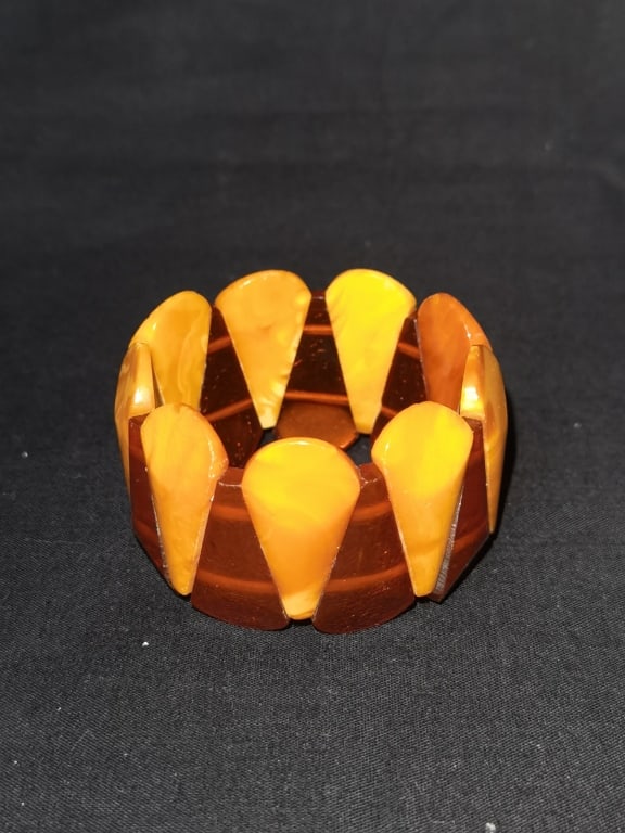 Amber and Butterscotch Egg Yolk Amber Bracelet: Amber and Butterscotch Egg Yolk Amber Bracelet, 3.5in