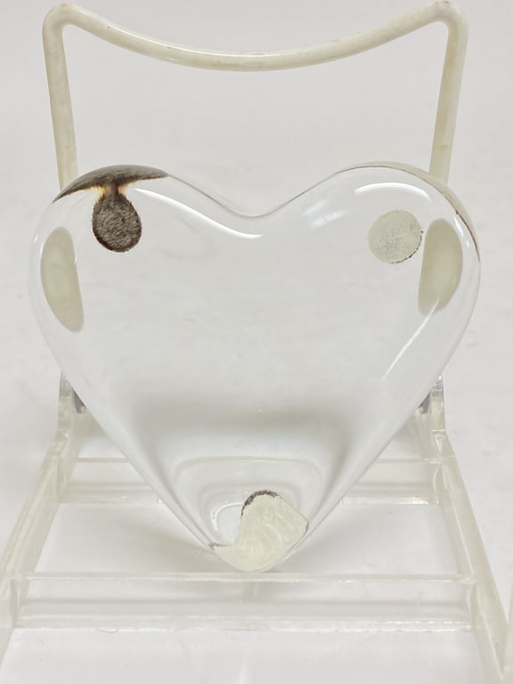 Baccarat France Clear Crystal Heart Paperweight: Baccarat France Clear Crystal Heart Paperweight, 3 5/8in by 3 3/8in