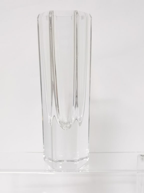 Kosta Boda by Bengt Edenfalk Crystal Vase: Kosta Boda by Bengt Edenfalk Crystal Vase, 8.75in