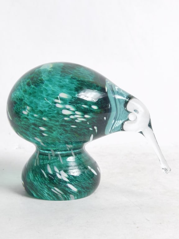 Vintage Murano Italy Green Splatter Glass Bird: Vintage Murano Italy Green Splatter Glass Bird, 3.5in