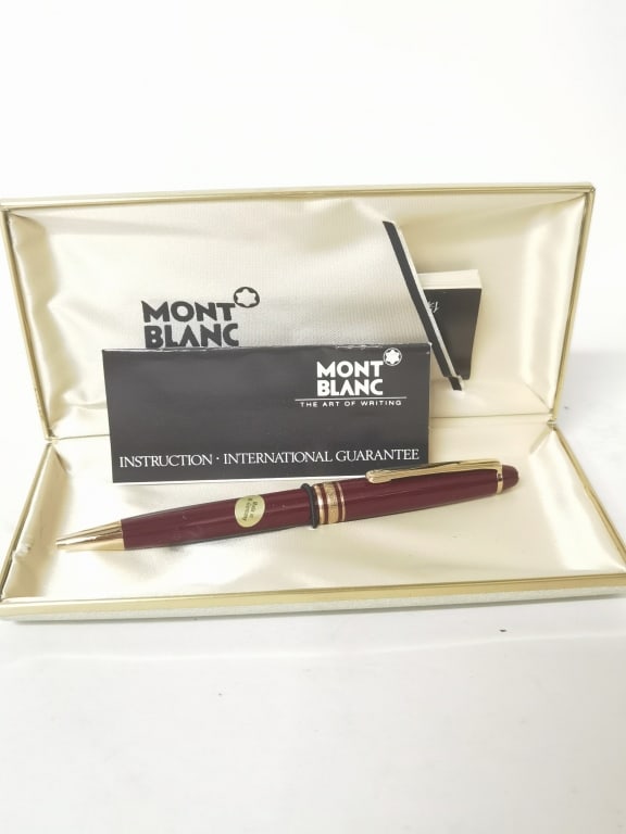 MontBlanc Meisterstuck Classique Ballpoint Pen: MontBlanc Meisterstuck Classique Ballpoint Pen, 5.25in