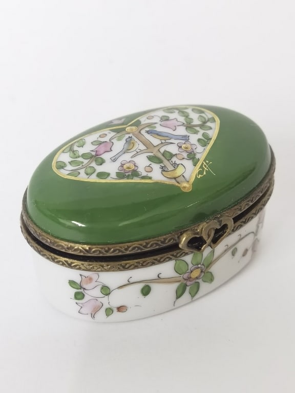 Eximious Limoges France Peint Main Porcelain Flora: Eximious Limoges France Peint Main Porcelain Floral Treasures Box, 2in by 1in