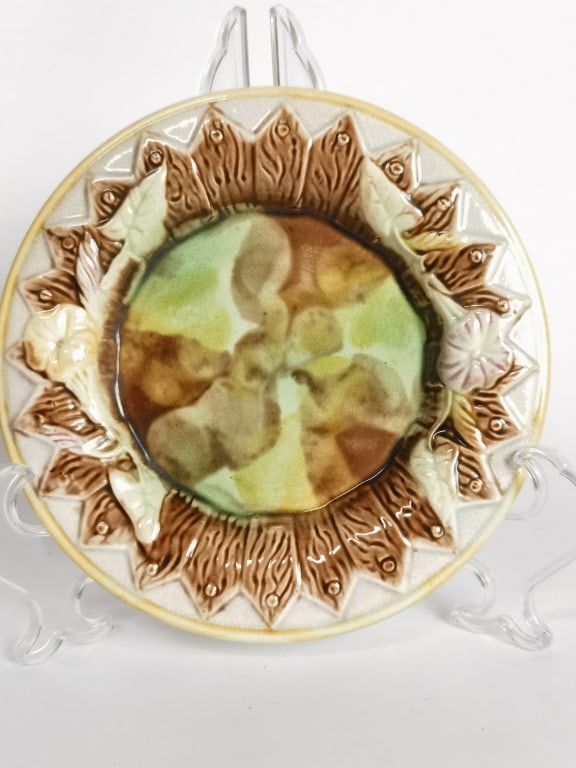 Antique French Majolica Plate: Antique French Majolica Plate, 7in