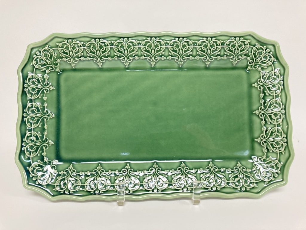 Bordallo Pinheiro Porcelain Persian Green Platter: Bordallo Pinheiro Porcelain Persian Green Platter, 13 1/8in by 8in