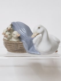 Lladro Spain Porcelain Mama Duck and Babies Figuri
