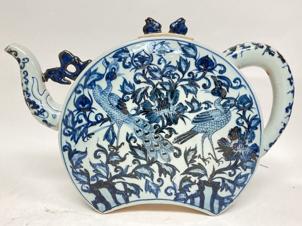 Chinese Porcelain B&W Ming Style Moon Flask Teapot (1 of 7)