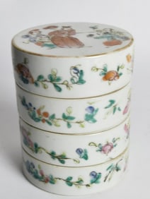 Qing Chinese Porcelain Famille Rose Four-Tier Snac