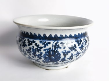 Mid-Qing Chinese Porcelain B&W Lotus Vine Censer