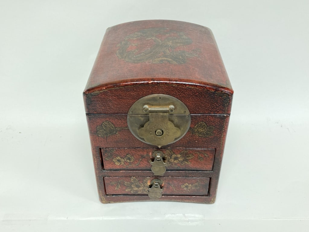 Vintage Chinese Gilt Lacquer Vanity Box (1 of 5)