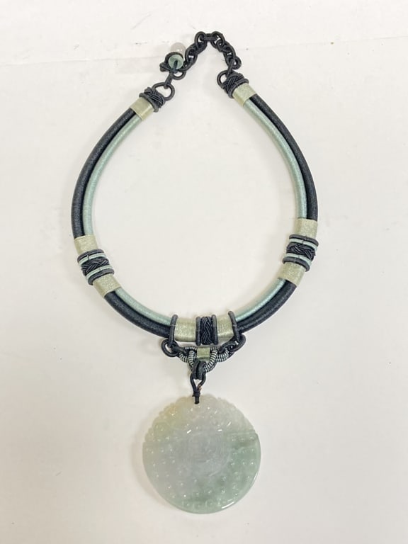 Chinese Jadeite Carved Pendant Necklace: Chinese Jadeite Carved Pendant Necklace, 2in