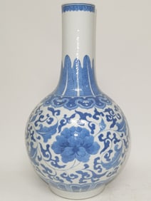 Qing Chinese Porcelain B&W Lotus Vine Bulbous Vase