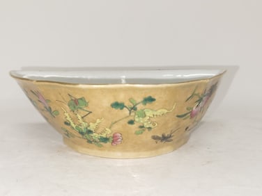 Qing Chinese Porcelain Beige Glaze Famille Rose Bo