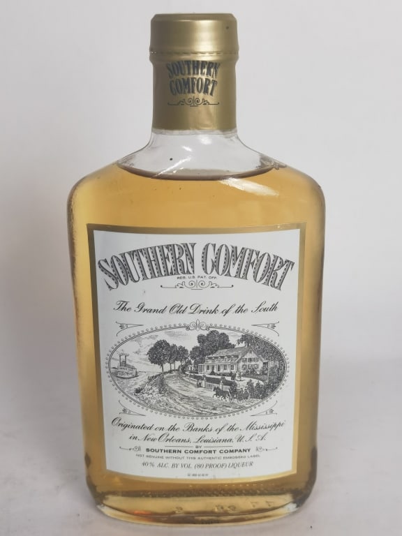 Southern Comfort Whiskey-Based Liqueur: Southern Comfort Whiskey-Based Liqueur 8in