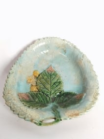 Antique Etruscan Majolica Begonia Leaf Dish