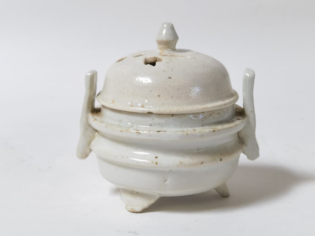 15-17th C. Korean Porcelain Celadon Censer (1 of 4)