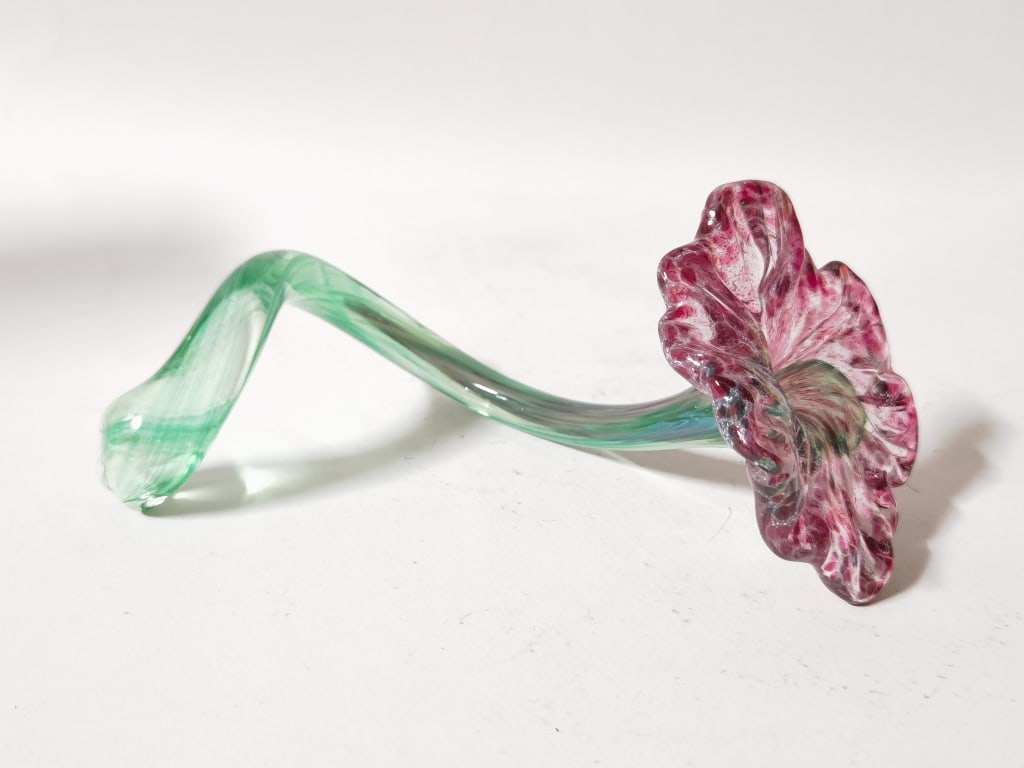 Vintage Murano Italy Swirl Art Glass Flower: Vintage Murano Italy Swirl Art Glass Flower, 7.25in