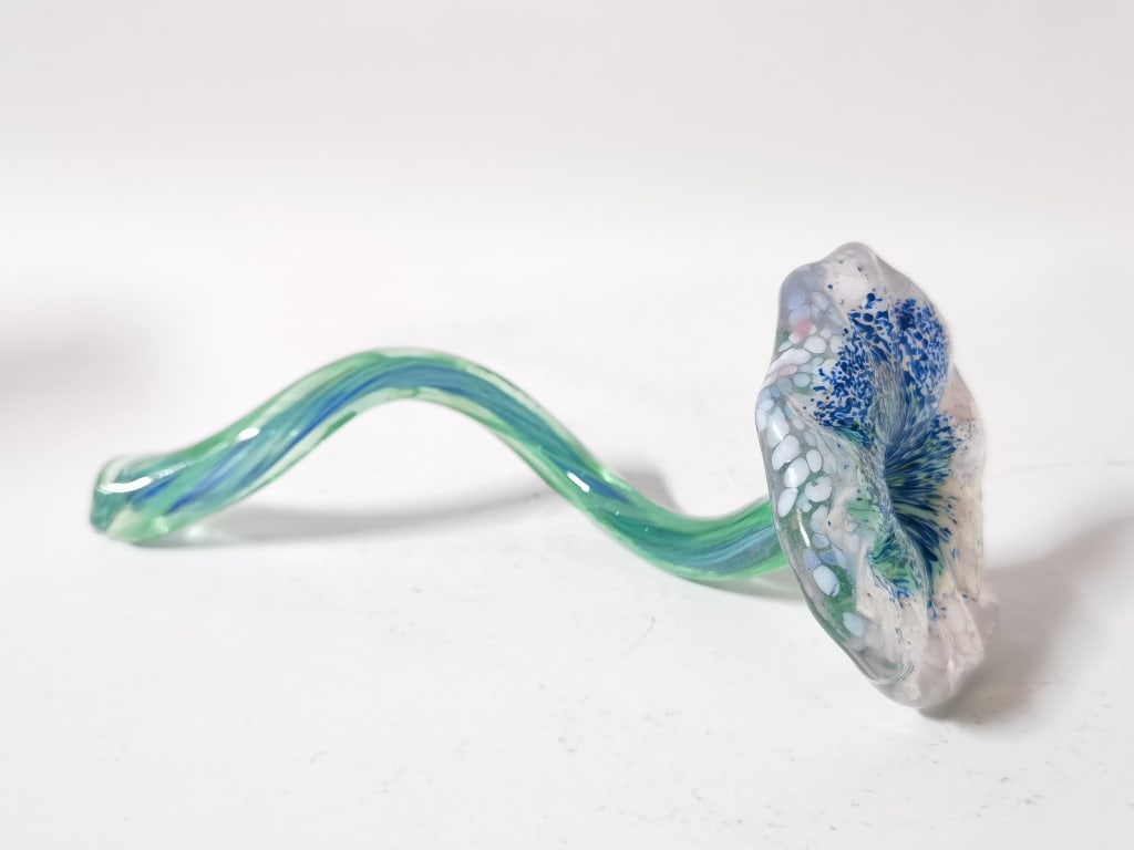 Vintage Murano Italy Swirl Art Glass Flower: Vintage Murano Italy Swirl Art Glass Flower, 8in