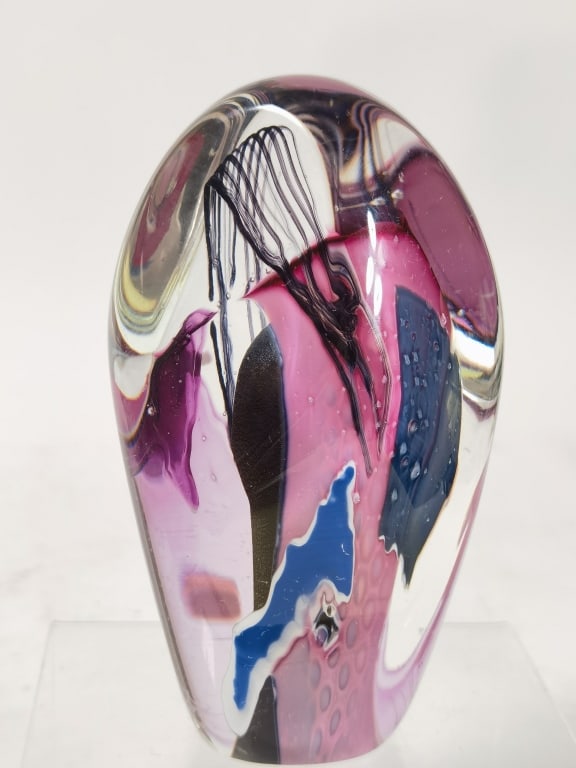 1996 Signed Willes Art Glass Paperweight: 1996 Signed Willes Art Glass Paperweight, 5in