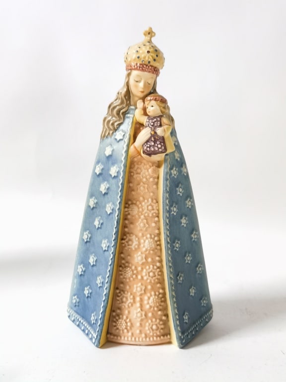 1984 Goebel Hummel Porcelain Anniversary "Supreme Protection" Figurine: 1984 Goebel Hummel Porcelain Anniversary "Supreme Protection" Figurine, 9 1/8in