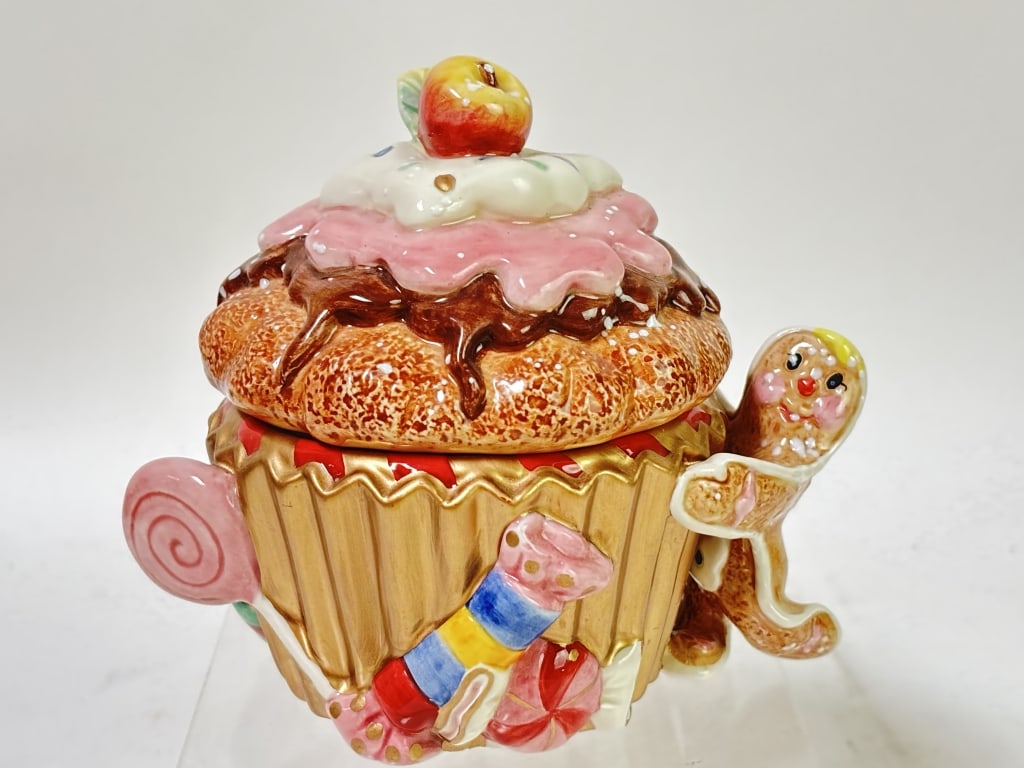 Vintage Fitz & Floyd Essential Cup Cake Bowl: Vintage Fitz & Floyd Essential Cup Cake Bowl, 4.5in by 5.25in