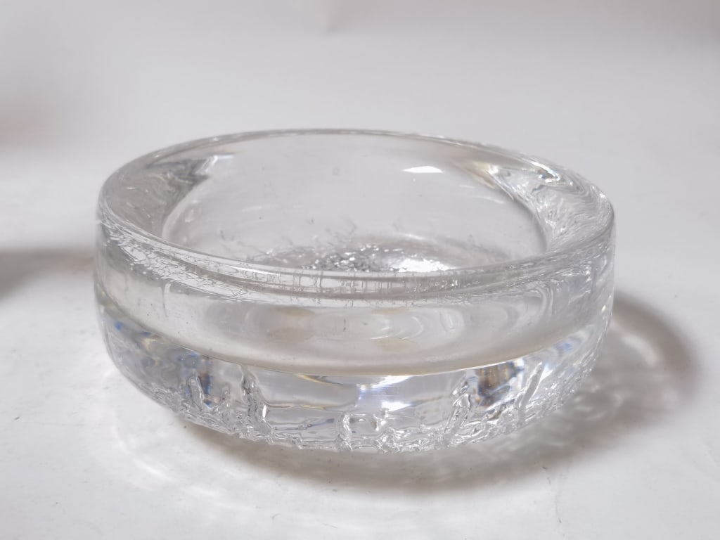 Vintage Kosta Boda Goran Warff Crackle Glass Bowl: Vintage Kosta Boda Goran Warff Crackle Glass Bowl, 7in by 2.75in