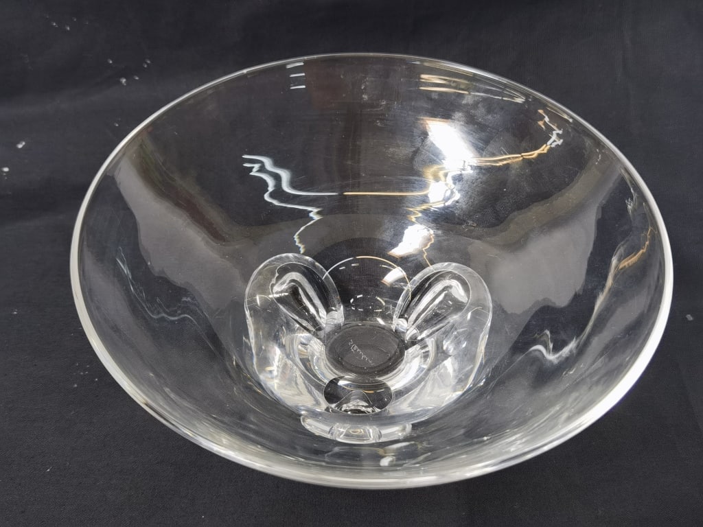 Vintage Donald Pollard for Steuben Trillium Floret: Vintage Donald Pollard for Steuben Trillium Floret Crystal Bowl, 7.75in by 3in